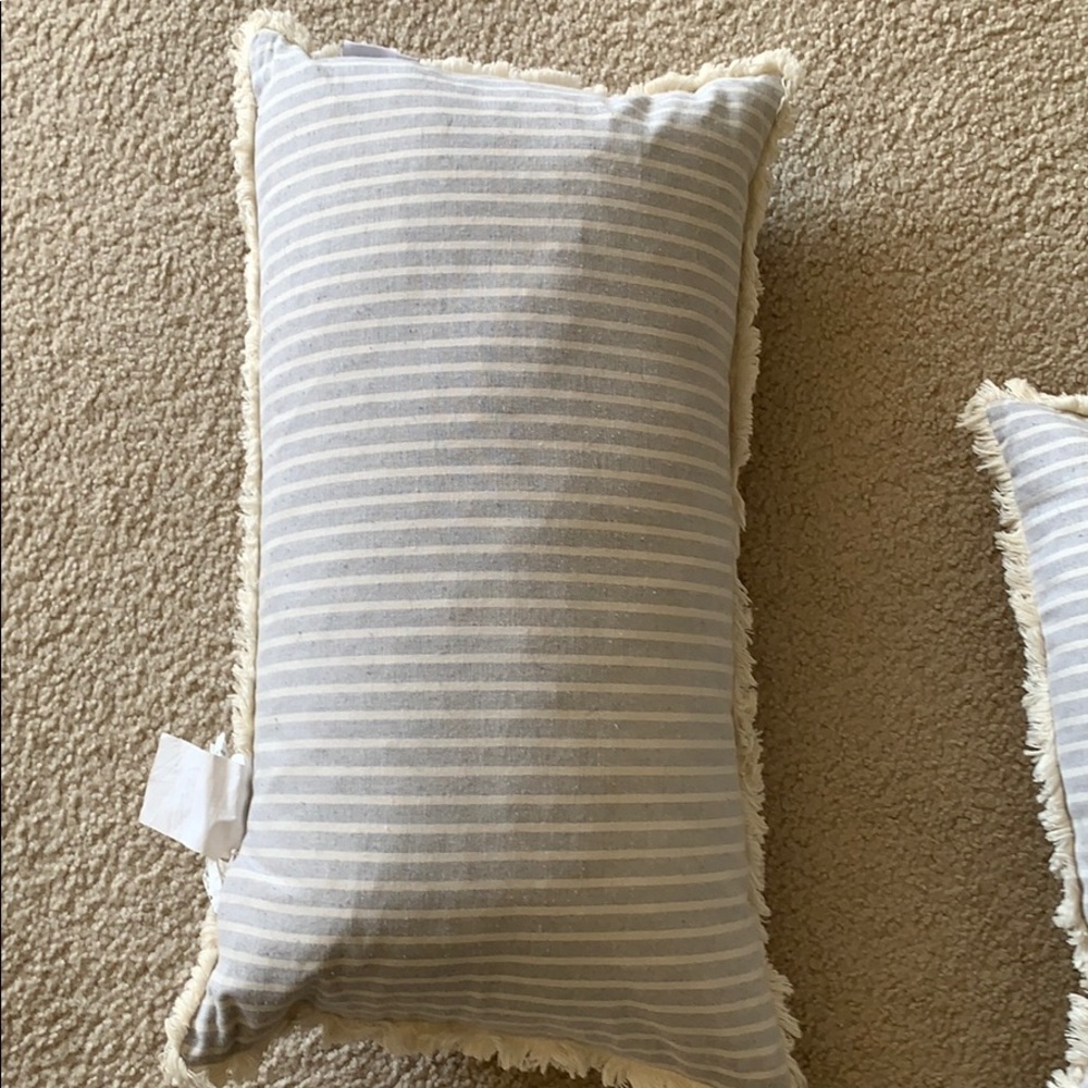 Pillows - Picture 4 of 4